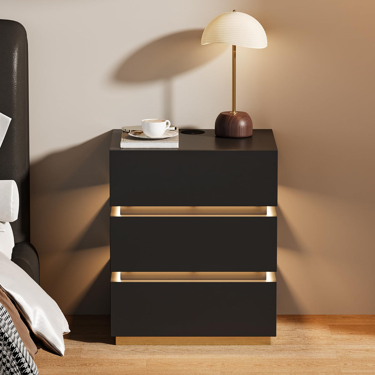 Black Set of 2 Nightstand with Wireless Charging and 3 Drawers R819